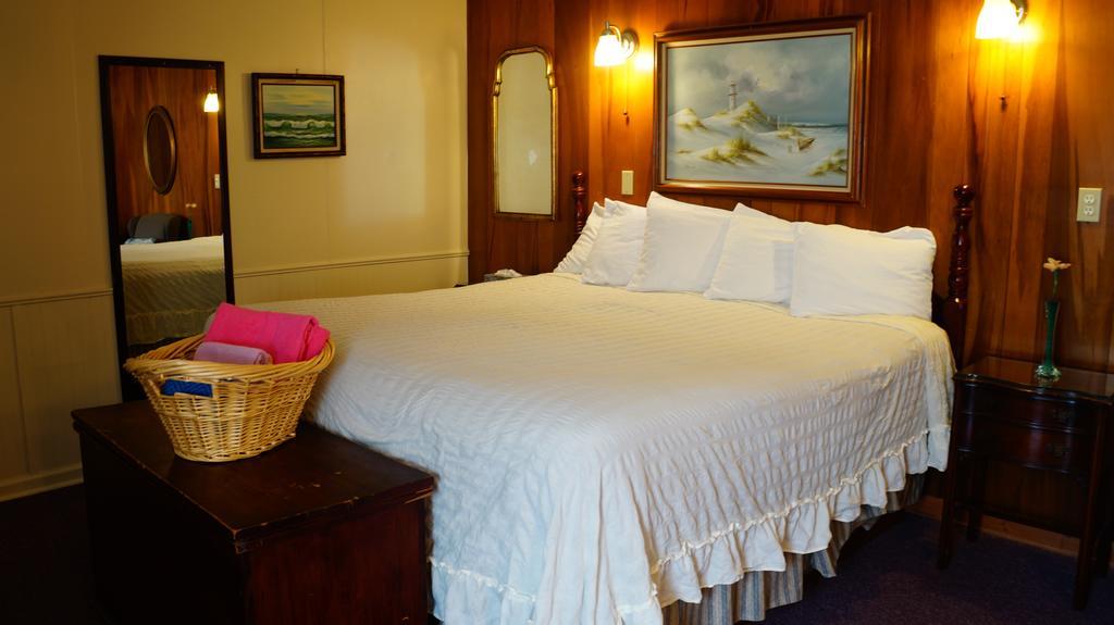 Harbor Haus Inn & Suites Херман Стая снимка