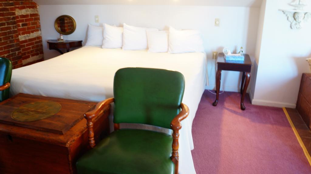 Harbor Haus Inn & Suites Херман Стая снимка