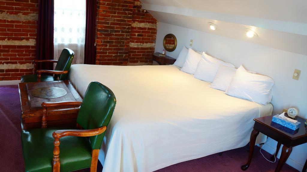 Harbor Haus Inn & Suites Херман Екстериор снимка