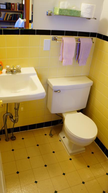 Harbor Haus Inn & Suites Херман Стая снимка