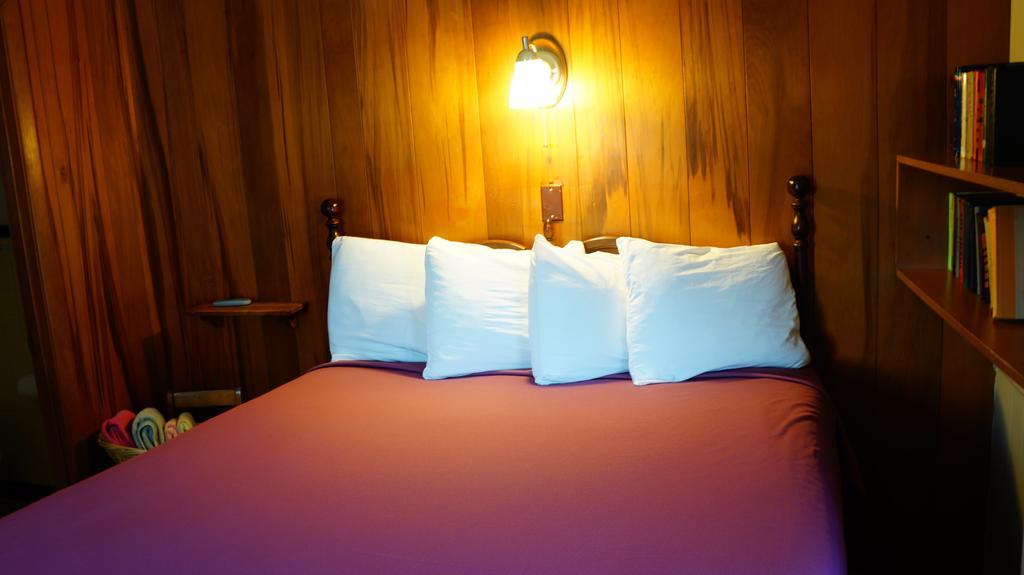 Harbor Haus Inn & Suites Херман Стая снимка