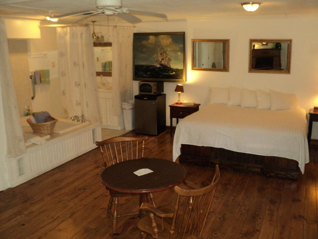 Harbor Haus Inn & Suites Херман Екстериор снимка