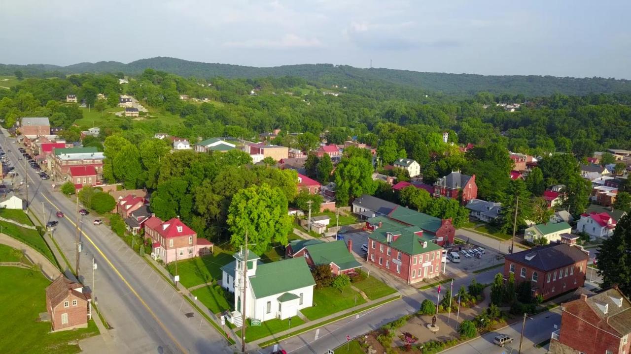 Harbor Haus Inn & Suites Херман Екстериор снимка